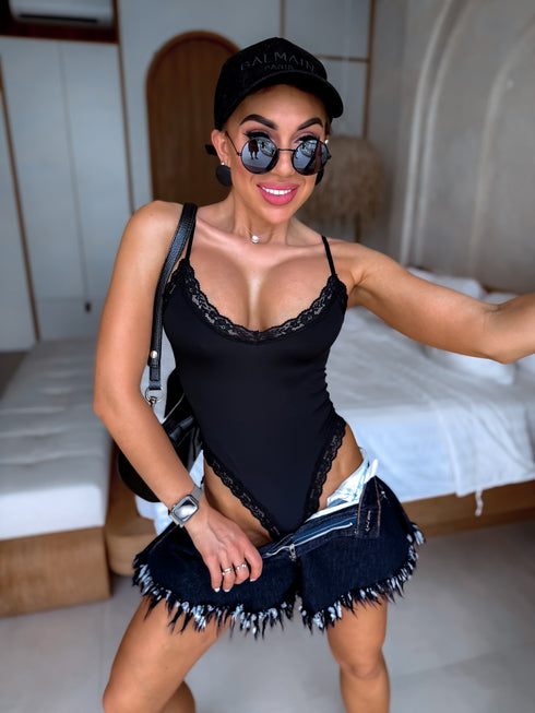 "ELYNDI боди с V-образным кружевным краем - ЧЕРНЫЙ 9692"